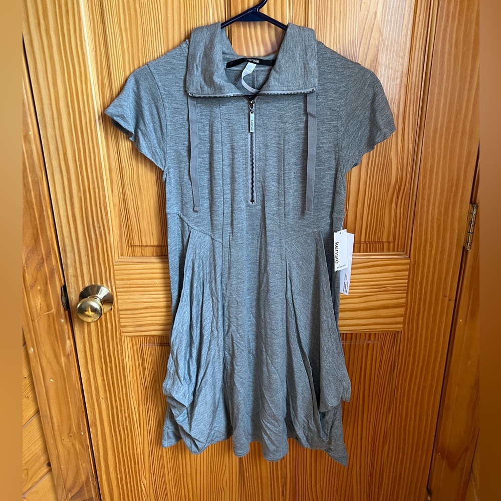 Brand new with tags Kenzie dress with pockets. Size small